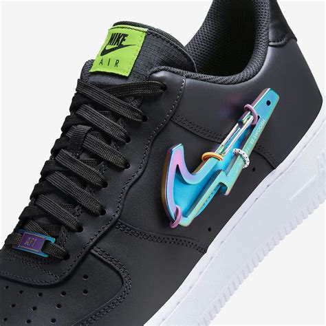 nike air force mit karabiner